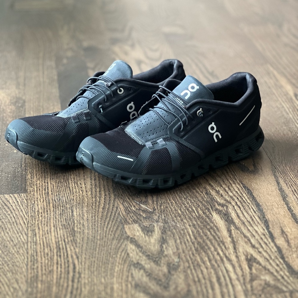 On Running Black Athletic Shoes with Superior Grip